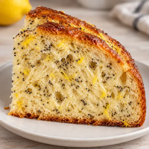 Zoete gistcake — citroen, maanzaad
